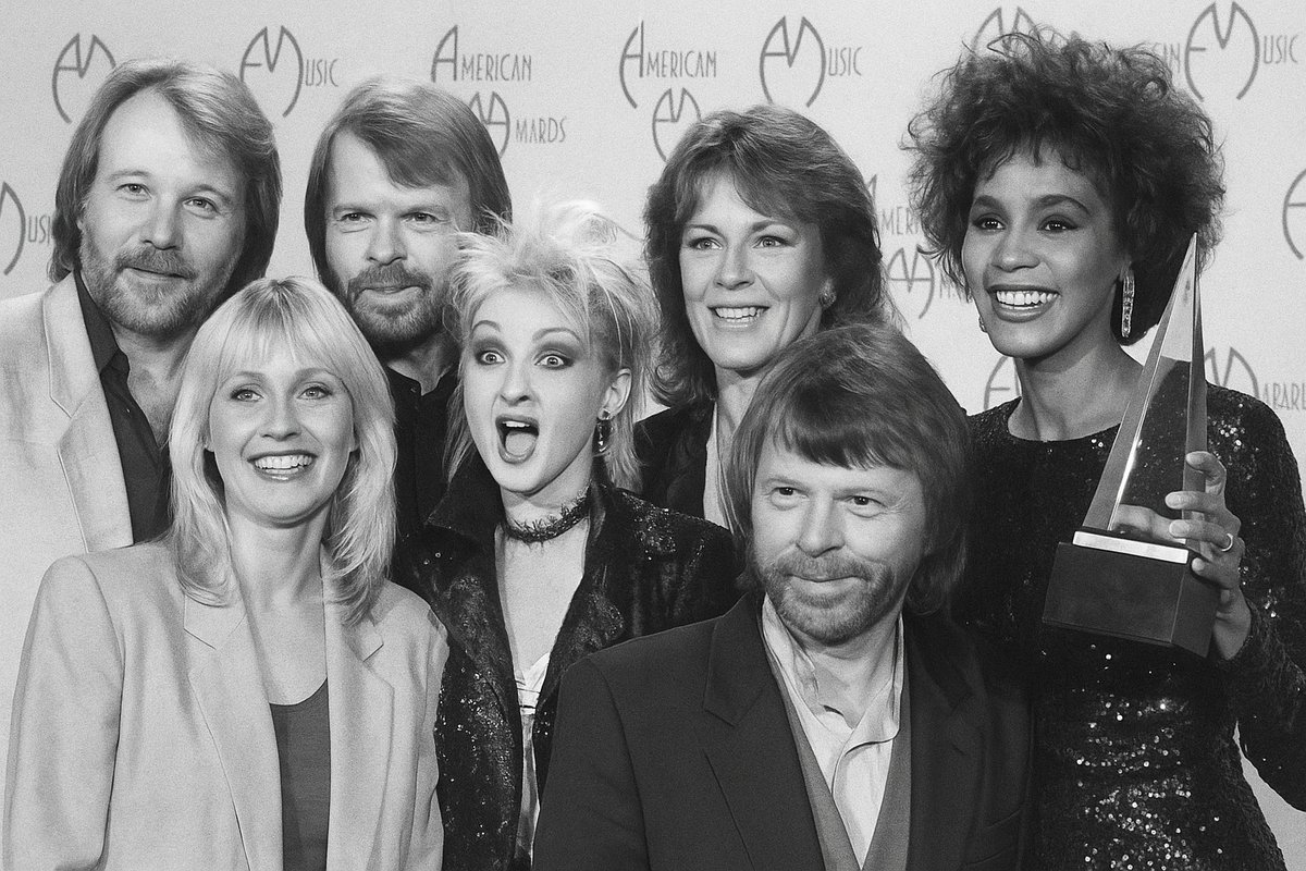 ABBA, Cyndi Lauper en Whitney Houston met award